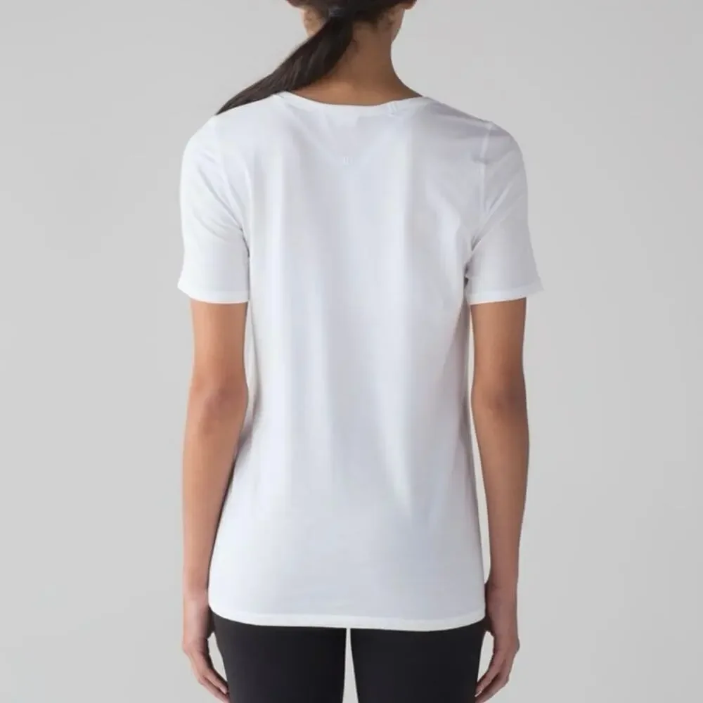 Lululemon Love Crew Expression Tee White “Good Karma” Graphic Women’s Size 4